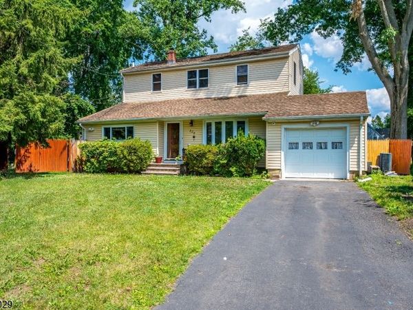 228 Henry Ct, North Plainfield, NJ 07060