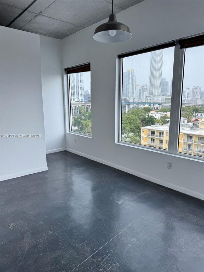 10 SW South River Dr , Unit 812, Miami, FL 33130 Photo