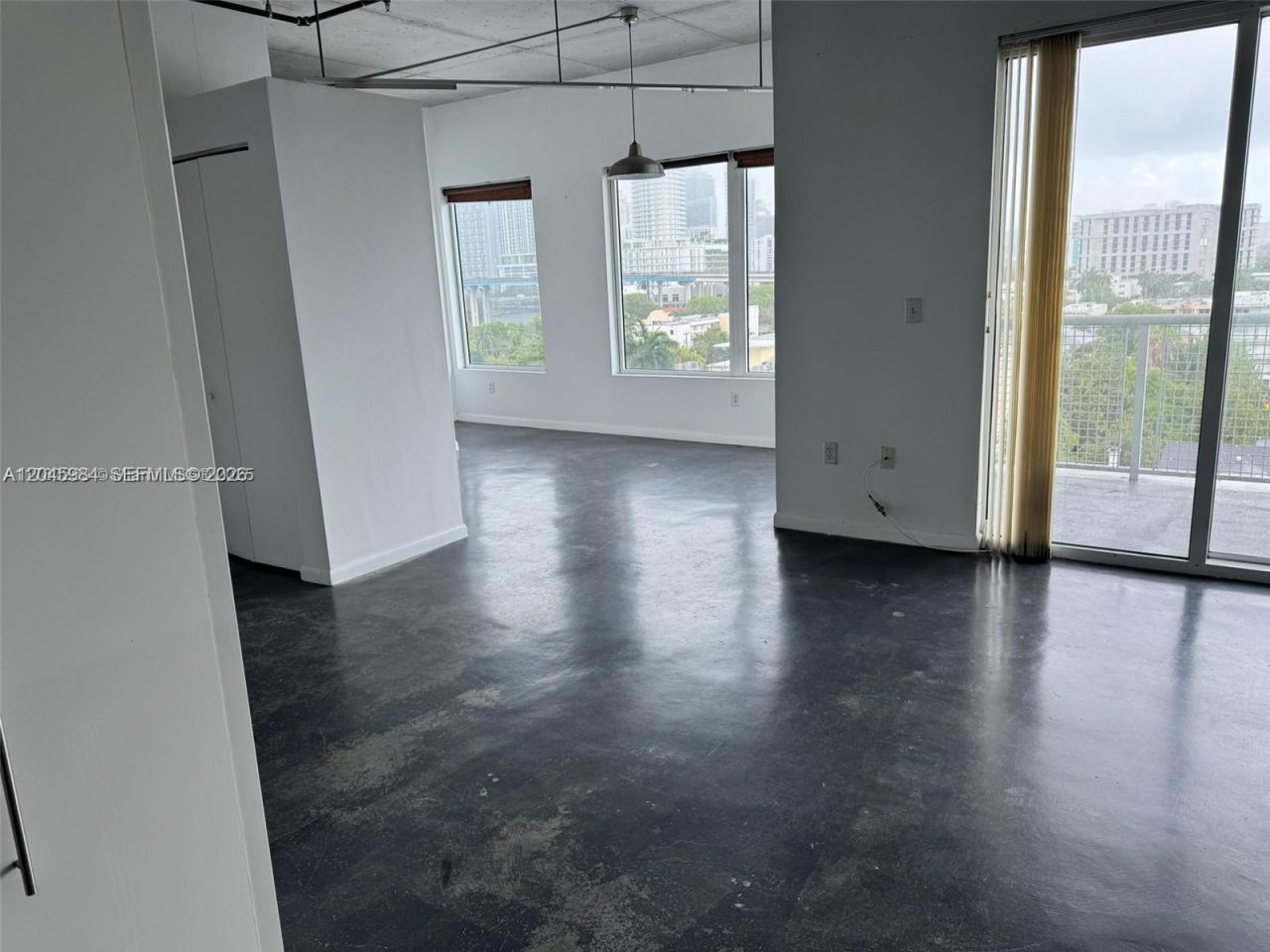 10 SW South River Dr , Unit 812, Miami, FL 33130 Photo
