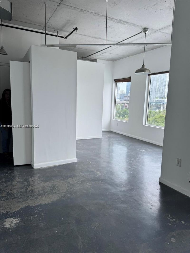 10 SW South River Dr , Unit 812, Miami, FL 33130 Photo