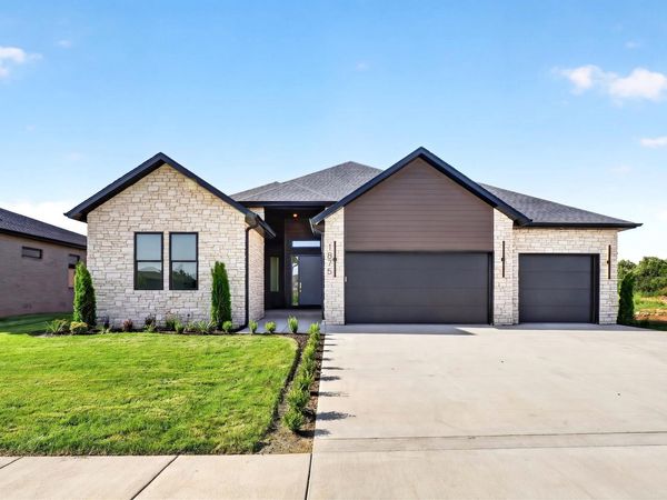 1875 E Skyline Avenue , Ozark, MO 65721