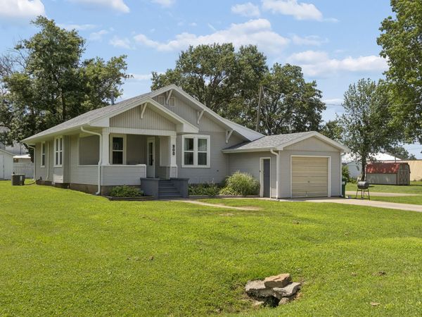 900 Golden Avenue, Golden City, MO 64748