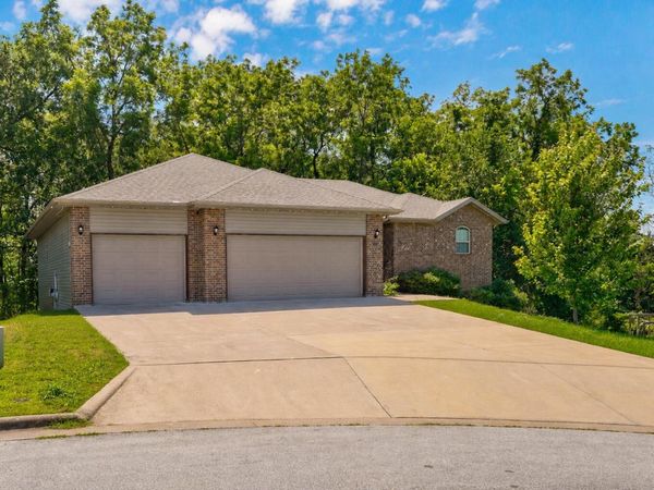 3031 N Albertha Avenue , Springfield, MO 65803