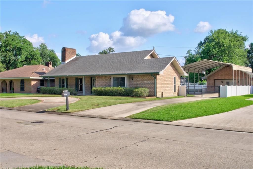 215 DEMANDRE Street, Belle Chasse, LA 70037