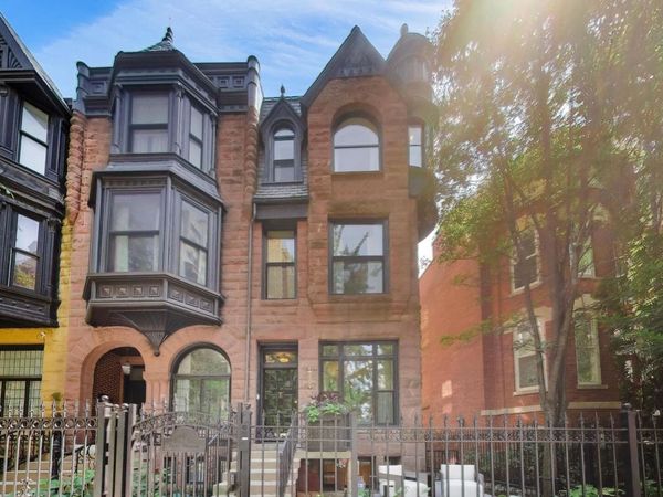 45 E Division Street, Chicago, IL 60610