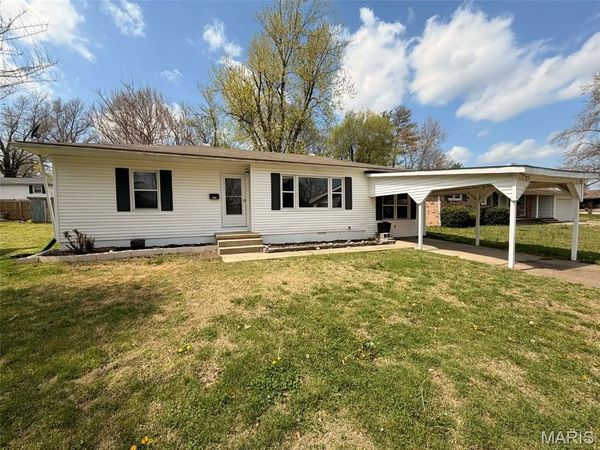1014 S Woodland Drive , Dexter, MO 63841
