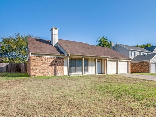 2630 Remmington Drive, Grand Prairie, TX 75052