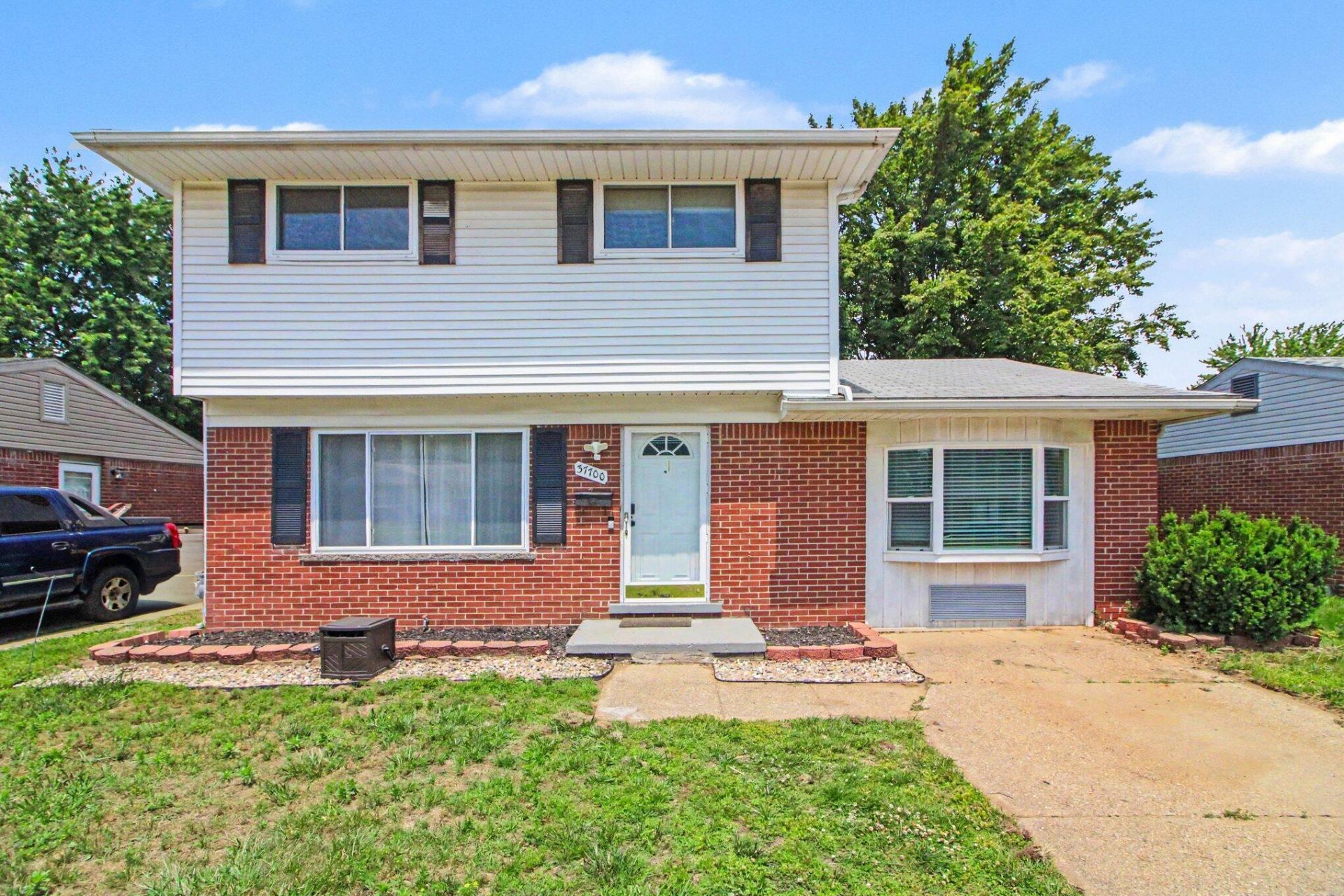 37700 Westvale Street, Romulus, MI 48174 Main Photo