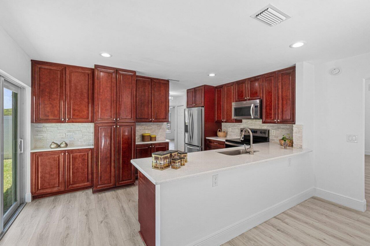 6930 NW 2nd Terrace, Boca Raton, FL 33487 Photo