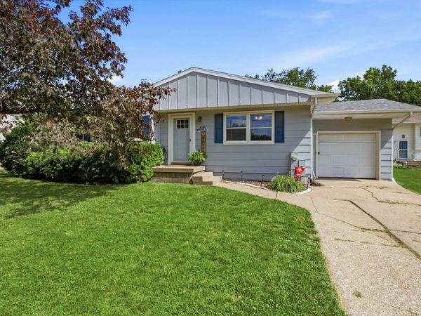 521 LORENZ, Muscatine, IA 52761