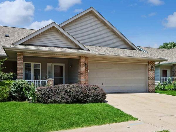 105 Notting Hill Ln, Iowa City, IA 52245