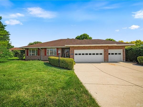 1780 Tearose Circle, Fairborn, OH 45324