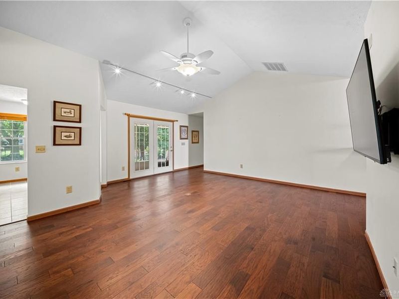 1780 Tearose Circle, Fairborn, OH 45324 Photo 10