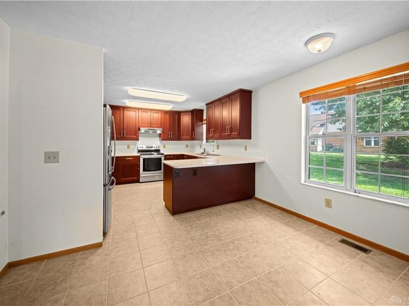 1780 Tearose Circle, Fairborn, OH 45324 Photo 17
