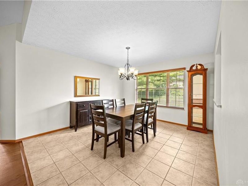 1780 Tearose Circle, Fairborn, OH 45324 Photo 7