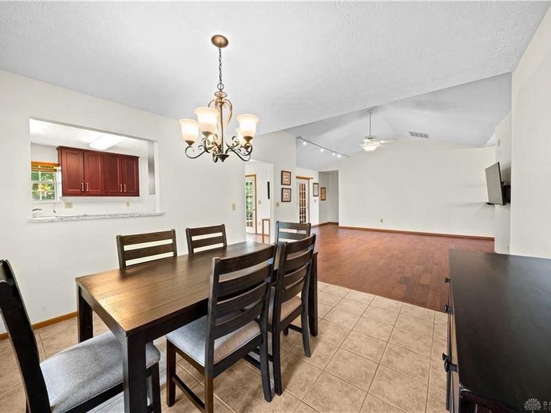 1780 Tearose Circle, Fairborn, OH 45324 Photo 9