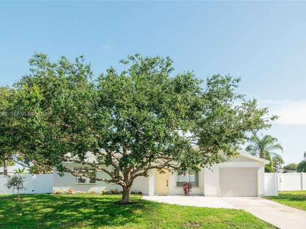 401 SW College Park Rd , Port St. Lucie, FL 34953