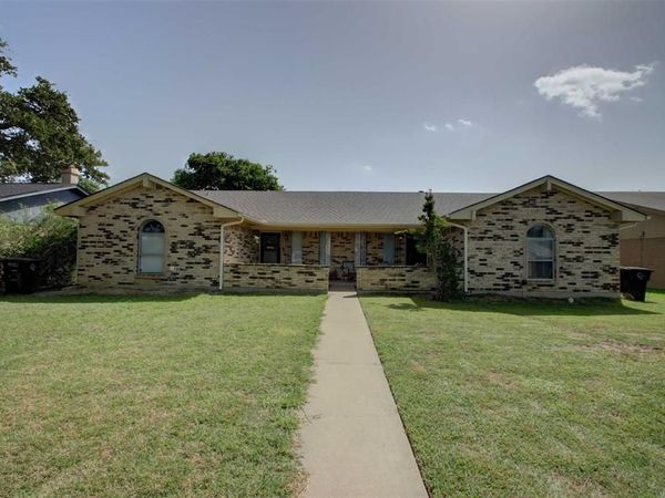 1914 Starling Court, Cleburne, TX 76033