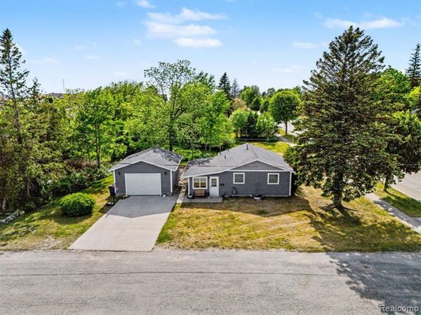701 W Loomis Street, Ludington, MI 49431