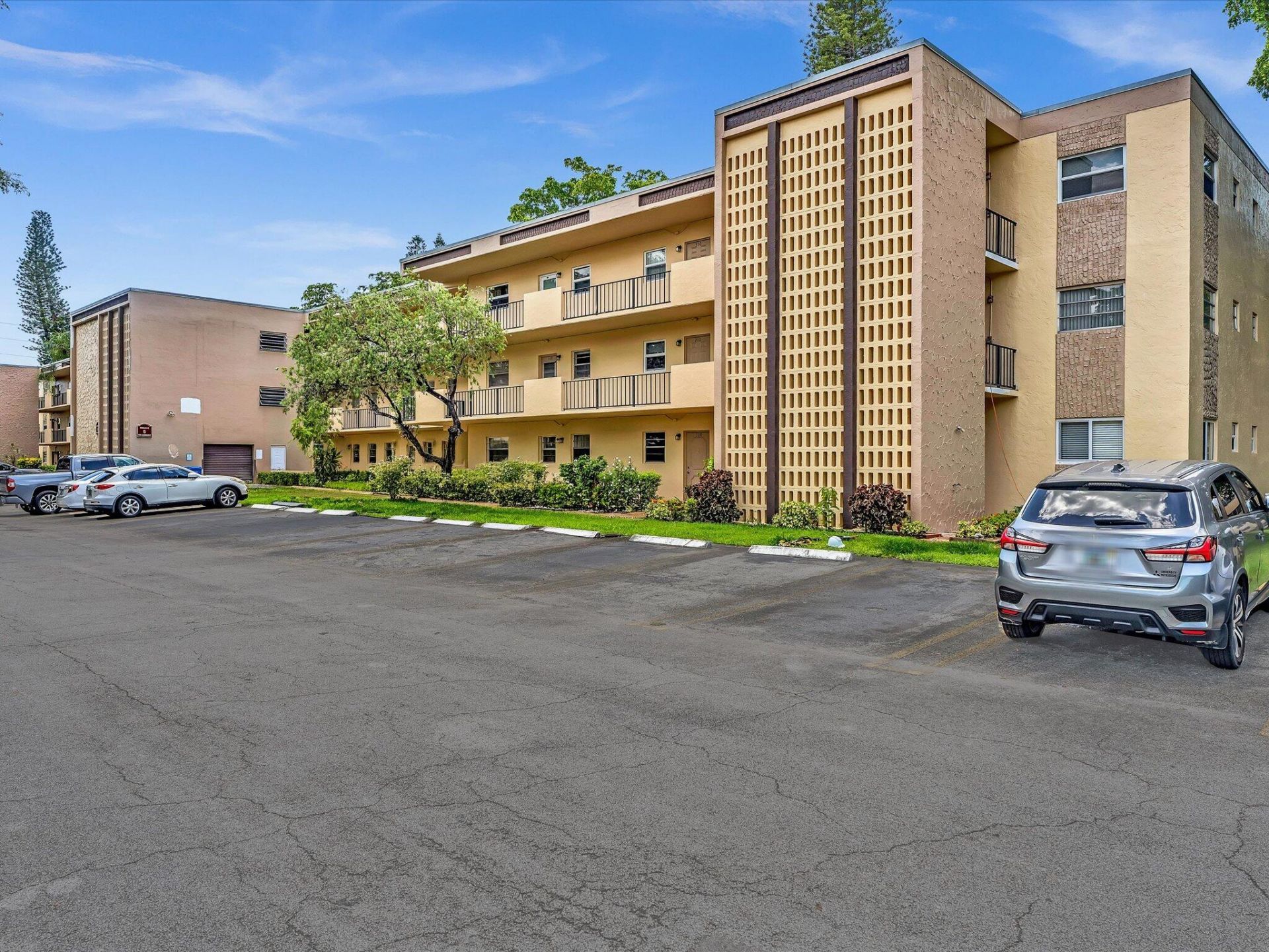 100 Ashbury Road, Unit 103, Hollywood, FL 33024 Photo