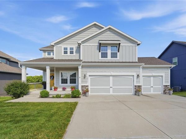 10411 N Chelsea Avenue, Kansas City, MO 64156