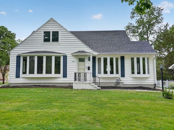 2221 Grand Boulevard, Cedar Falls, IA 50613