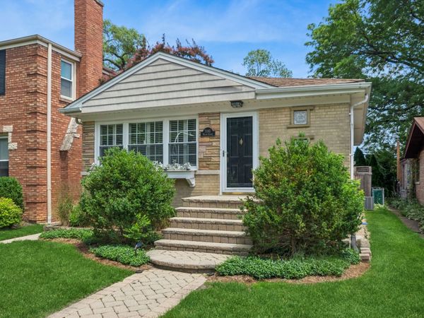7085 N Mason Avenue, Chicago, IL 60646
