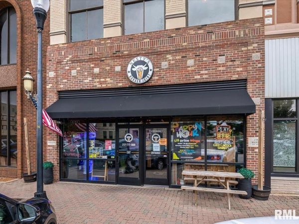 114 W MARKET Street, Taylorville, IL 62568