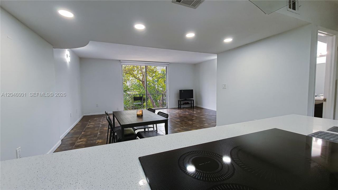 1655 NE 115th St , Unit 28B, Miami, FL 33181 Photo
