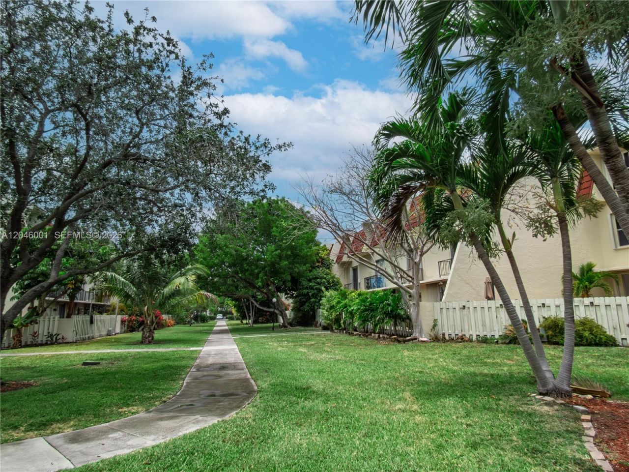 1655 NE 115th St , Unit 28B, Miami, FL 33181 Photo