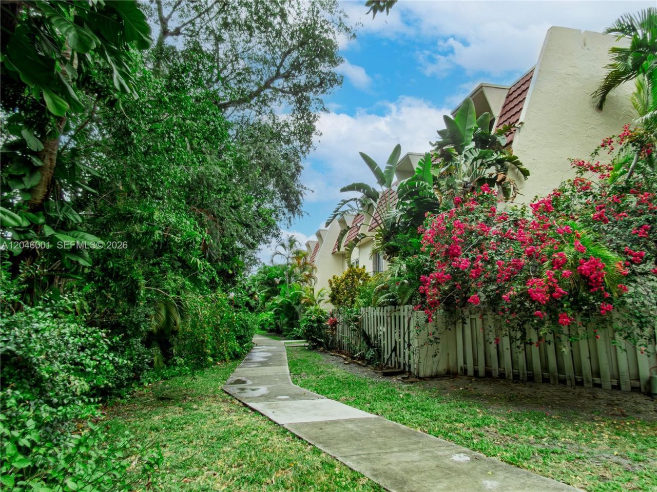 1655 NE 115th St , Unit 28B, Miami, FL 33181 Photo