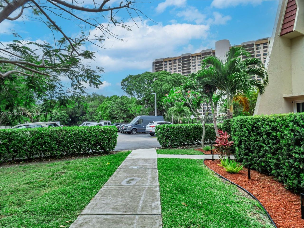 1655 NE 115th St , Unit 28B, Miami, FL 33181 Photo