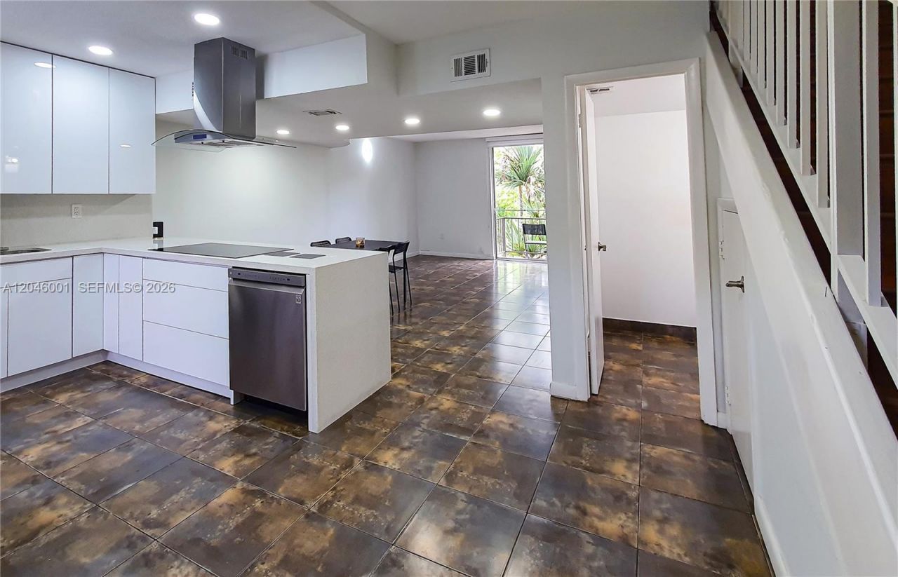 1655 NE 115th St , Unit 28B, Miami, FL 33181 Photo