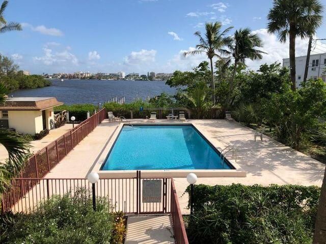 720 N Dixie Highway, Unit 202, Lantana, FL 33462 Photo