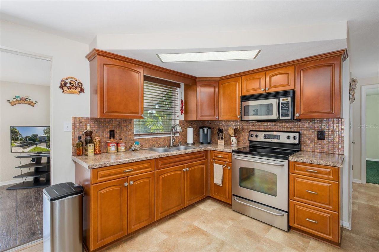 3318 Pineview Drive , Holiday, FL 34691 Photo