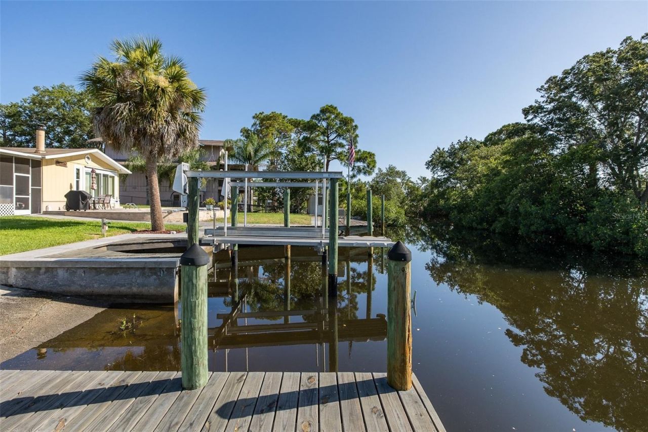 3318 Pineview Drive , Holiday, FL 34691 Photo