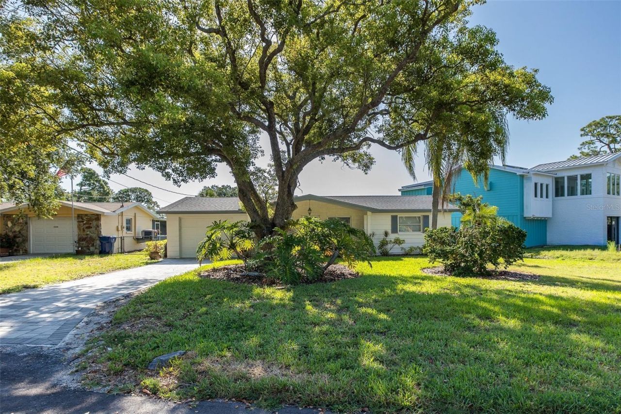 3318 Pineview Drive , Holiday, FL 34691 Photo