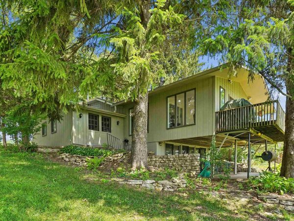 541 N 1st St , Harpers Ferry, IA 52146