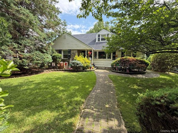 90 Transverse Road, Garden City, NY 11530