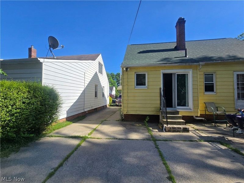 19403 Ridgewood Avenue, Warrensville Heights, OH 44122 Photo 2