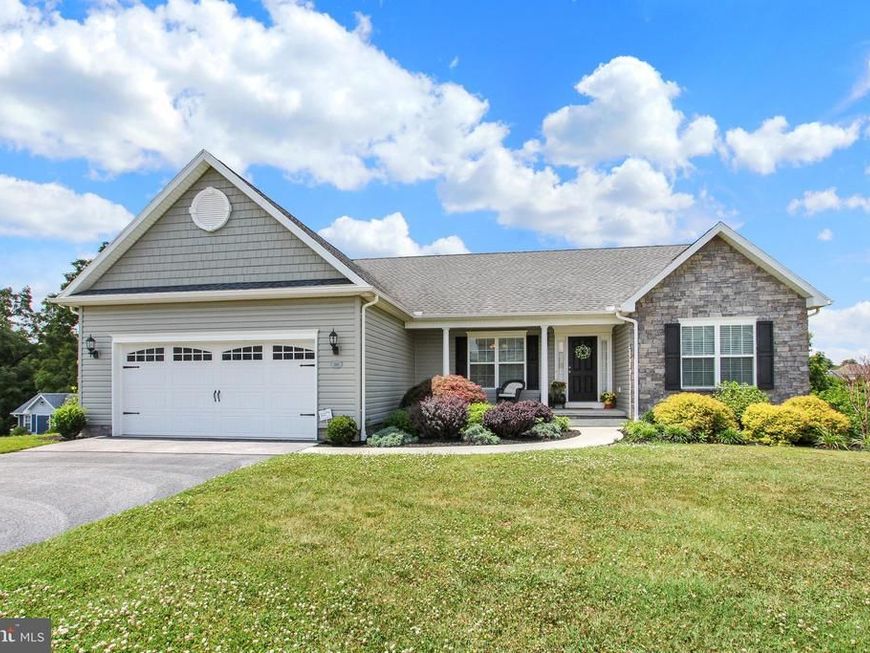 880 Ripple Drive, Hanover, PA 17331 Main Photo