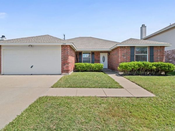 2140 Hacienda Court, Grand Prairie, TX 75052