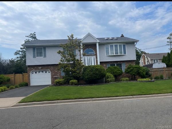 48 Meadow Lane, Hicksville, NY 11801