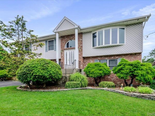 48 Meadow Lane, Hicksville, NY 11801