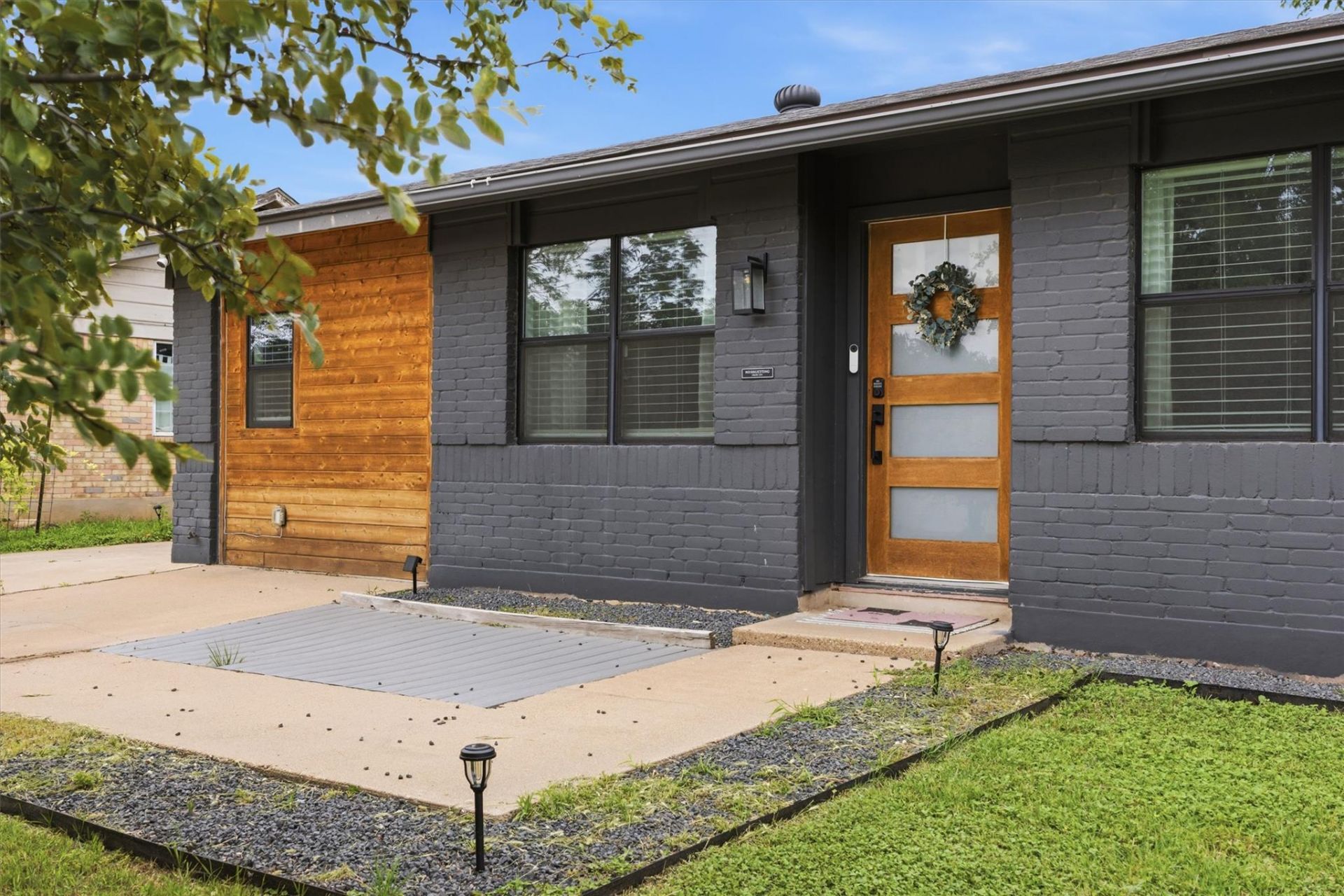 1014 S Meadows Dr, Austin, TX 78758 Main Photo