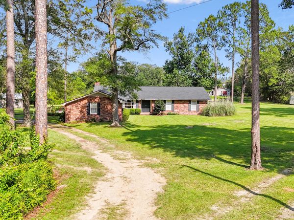 212 Lynwood Road , Jesup, GA 31545