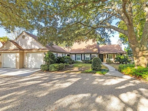 107 Arthur J Moore Drive , St. Simons Island, GA 31522