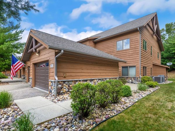 W4112 Vista Drive, Unit 8, Mauston, WI 53948