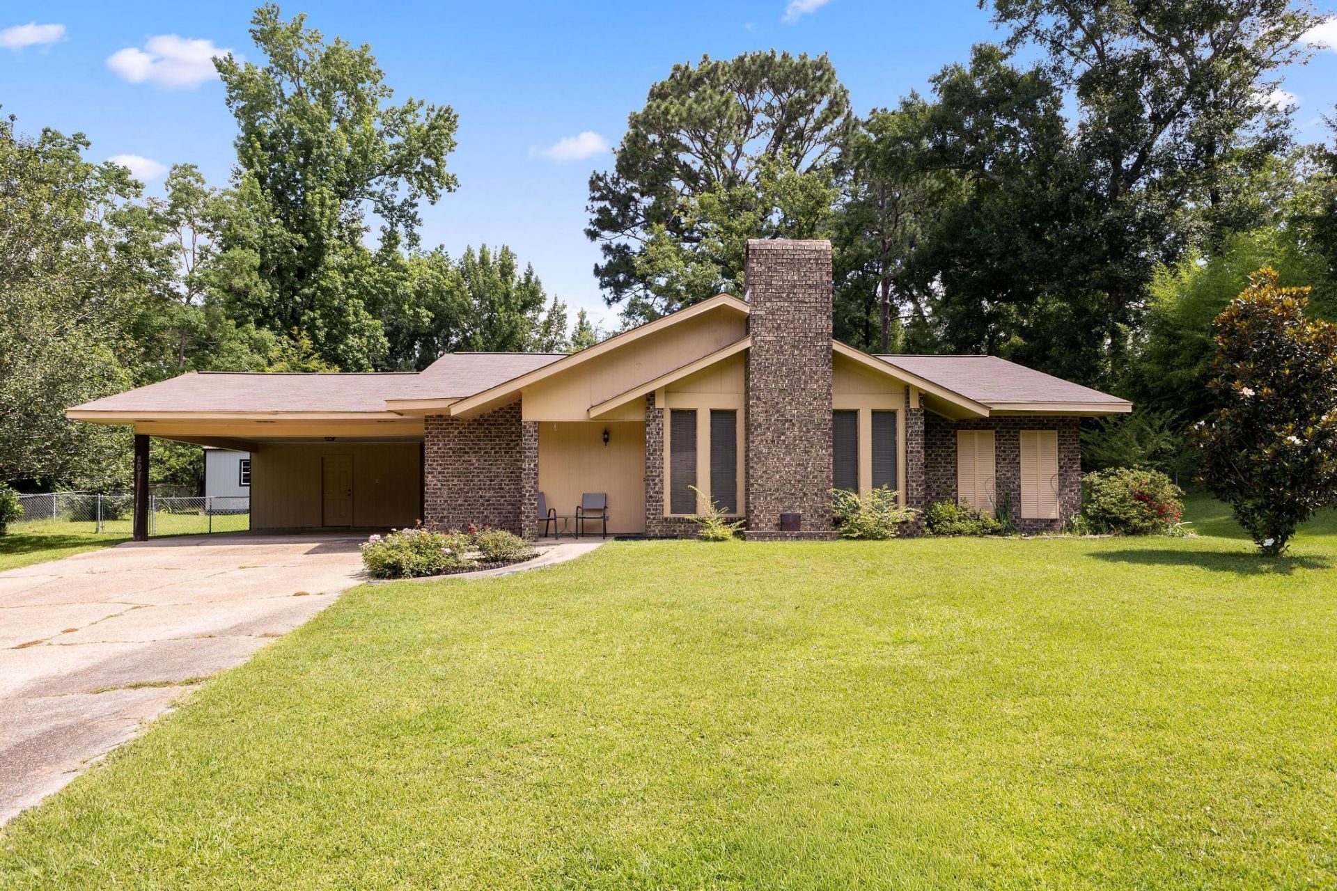 207 Whispering Pines Dr., Hattiesburg, MS 39402 Main Photo