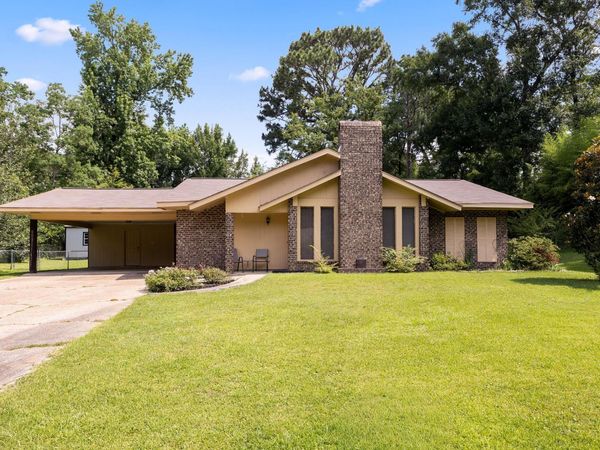 207 Whispering Pines Dr., Hattiesburg, MS 39402